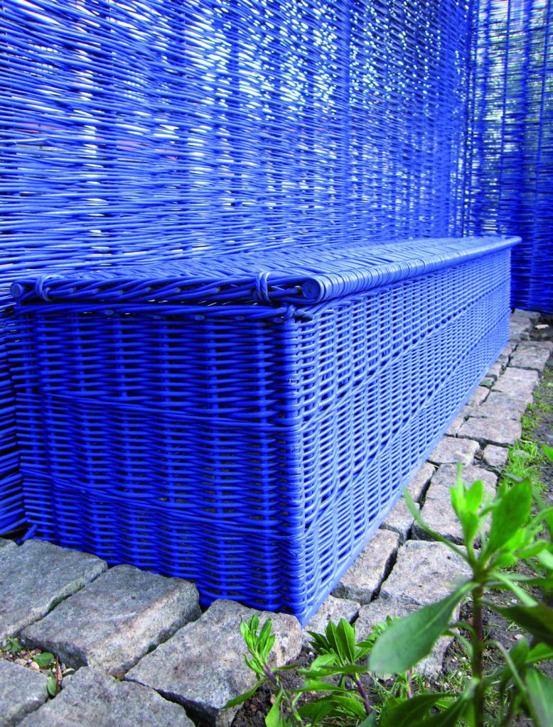 Banc en osier bleu